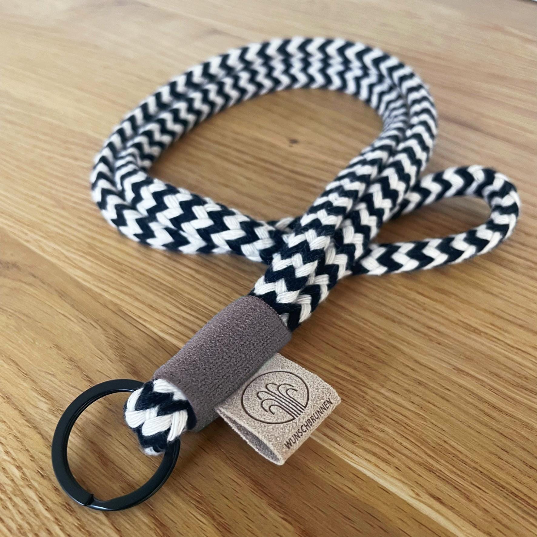 Expressversand // Schlüsselband "Taupe" | Wunschbrunnen Expressversand // Schlüsselband "Taupe" | Wunschbrunnen von studiowunschbrunnen