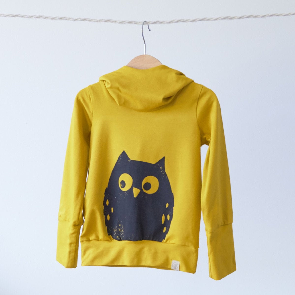 Hoodie "(EUle" Senf | Wunschbrunnen Hoodie "(EUle" Senf | Wunschbrunnen von studiowunschbrunnen