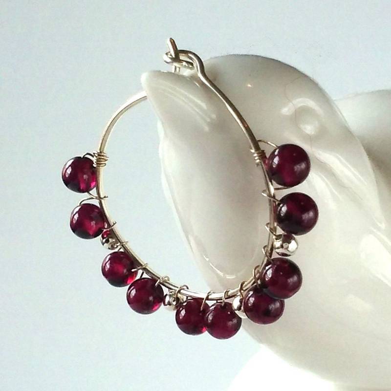Granat Und Sterling Silber Draht-Gewickelt Creolen von stufandnonsense