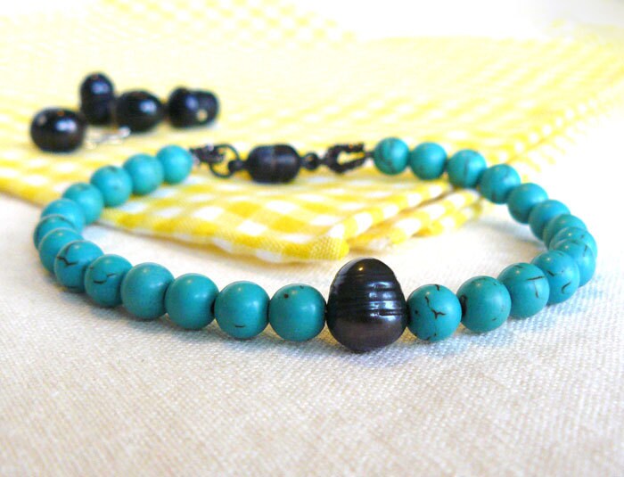 Türkis Magnesit Perlen Armband Mit Schwarzer Süßwasserperle - Unisex von stufandnonsense