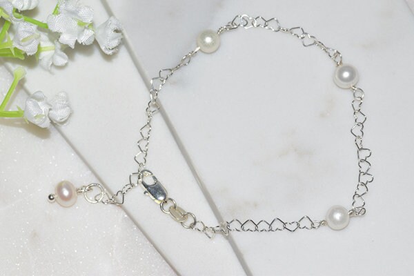 Zierliches Perlenarmband, Perlenarmband Silber, Brautjungfer, Herzsilberarmband, Süßwasserperlenarmband, Weißes Armband von styleinshop