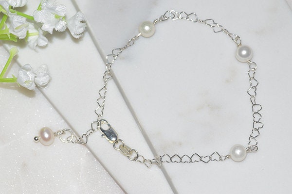 Zierliches Perlenarmband, Perlenarmband Silber, Brautjungfer, Herzsilberarmband, Süßwasserperlenarmband, Weißes Armband von styleinshop