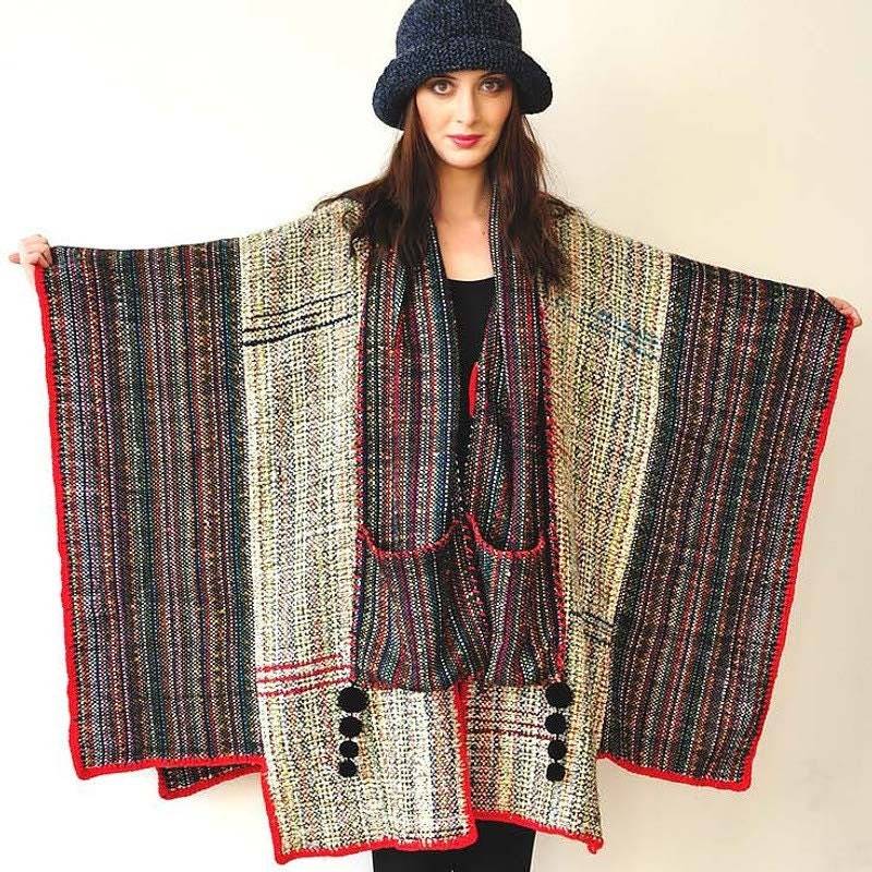 Plus Größe Kleidung Grau Und Rot Handgewebt Damen Poncho - Made To Order von subrosa123