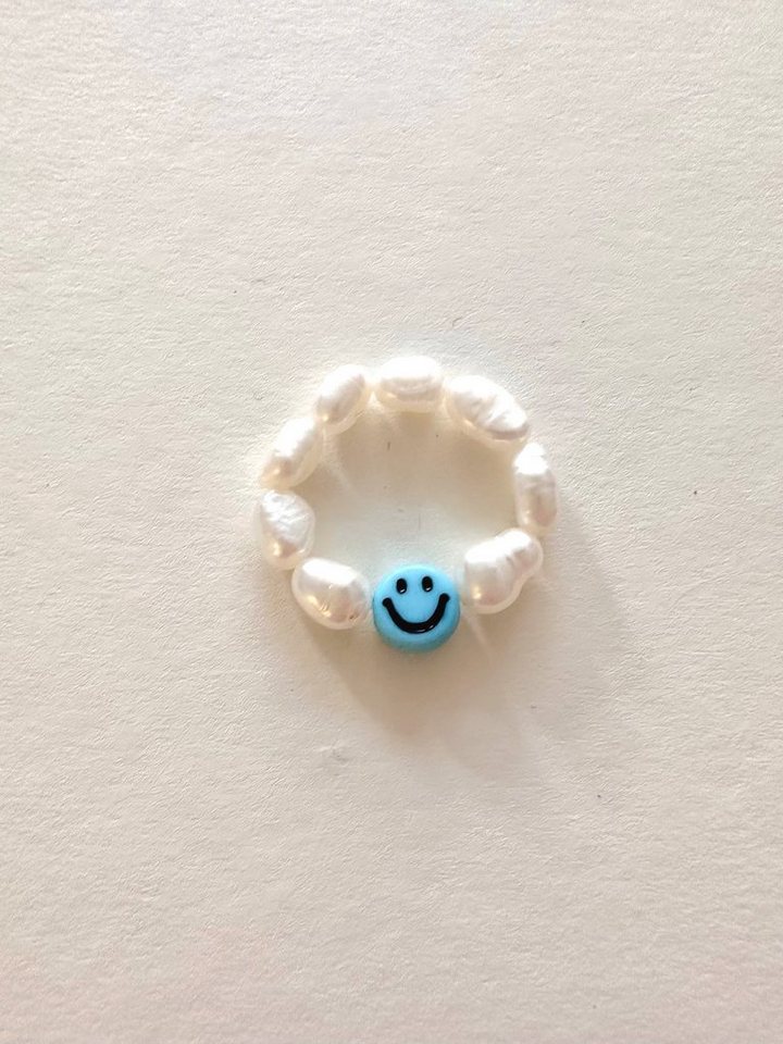 suebidou Fingerring Damen Ring Smiley Perlen Ring aus Süßwasserperlen verschied.Farben, Süßwasserperlen und Smiley Stein von suebidou