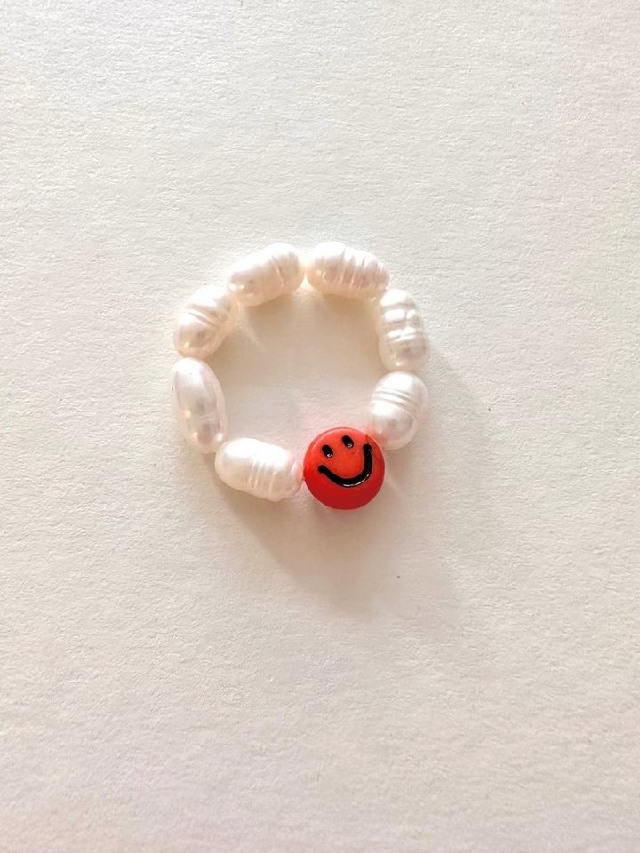 suebidou Fingerring Damen Ring Smiley Perlen Ring aus Süßwasserperlen verschied.Farben, Süßwasserperlen und Smiley Stein von suebidou