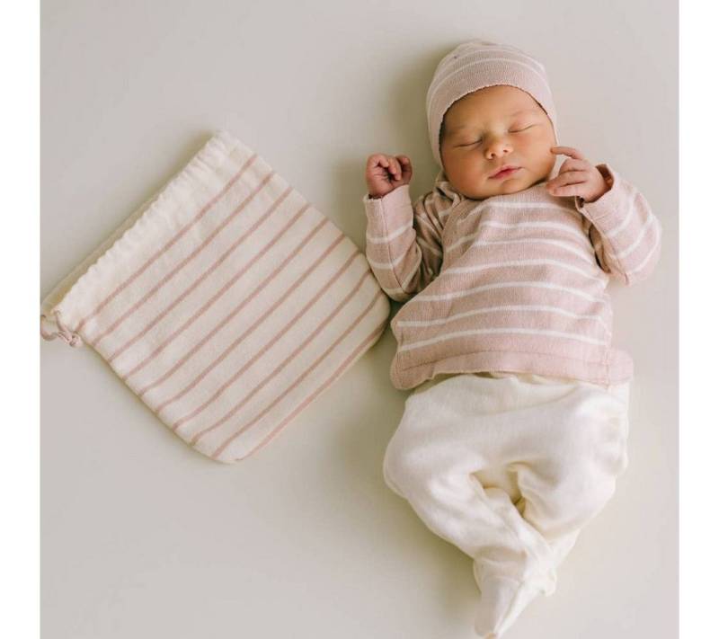 suebidou Neugeborenen-Geschenkset Newborn Baby Set aus Bio Baumwolle zur Geburt 4 teilig (1 Hose, 1 Jacke, 1 Mütze, 1 Tasche) 4 teiliges Set aus hochwertigen Materialien von suebidou