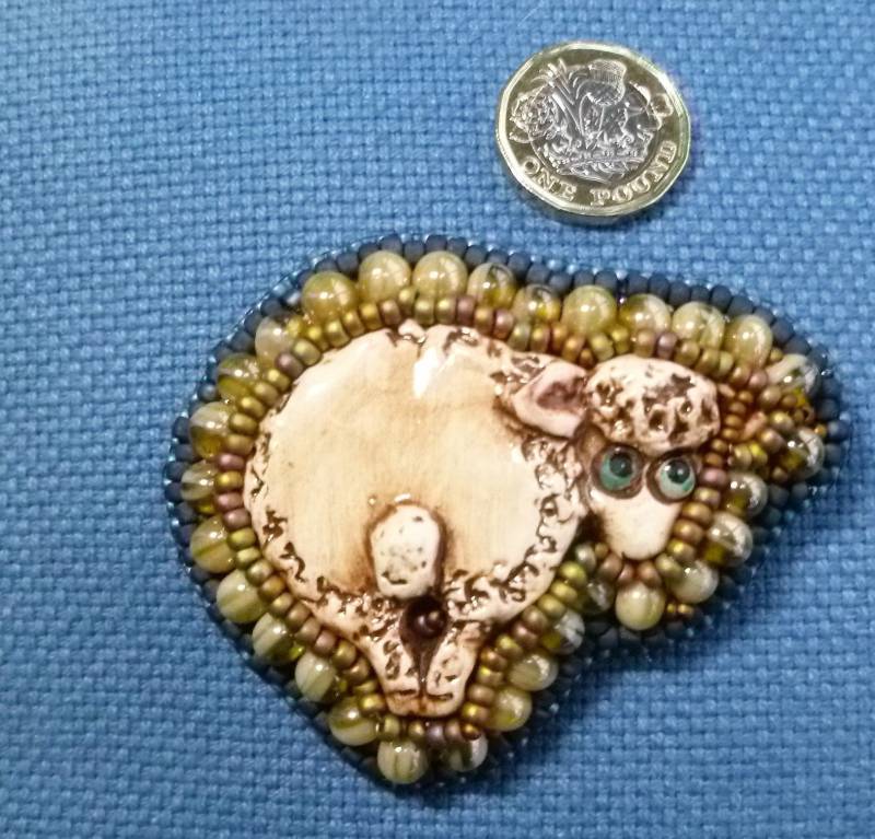 Niedliche Schäfchen Cabochon Brosche von suegoode