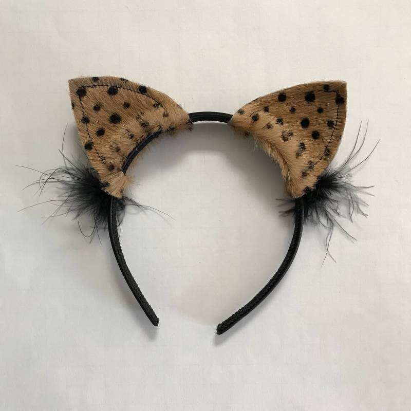 Gespenschte Katzenohren Aus Leder in Tan von sugarlux