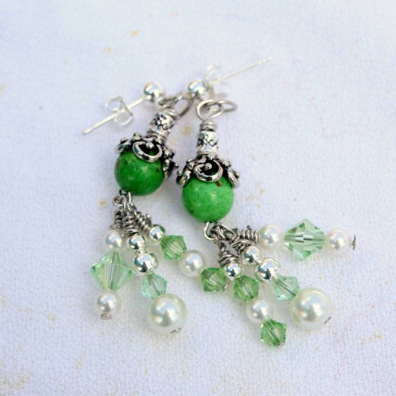 Frühlings-Grüne Kronleuchter-Ohrringe Frühlings-Grüne Kronleuchter-Ohrringe von sugartreecreek
