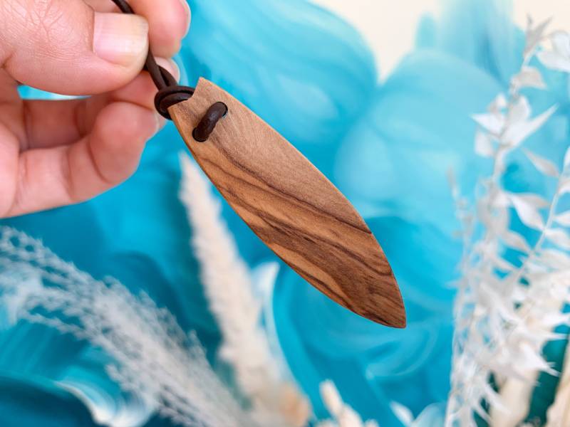 Kleine Surfbrett Kette, Liebevoll Handgefertigt Aus Holz Kleine Surfbrett Kette, Liebevoll Handgefertigt Aus Holz von sumadesignshop