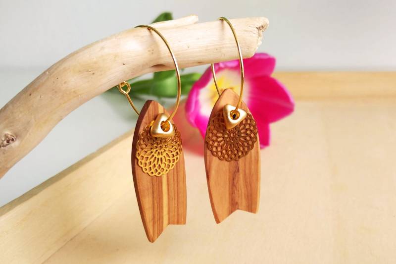 Mandala Ohrringe Mit Olivenholz Surfbrett - Gold Mandala Ohrringe Mit Olivenholz Surfbrett - Gold von sumadesignshop