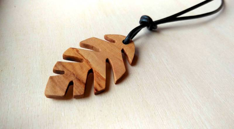 Palmen Blatt Kette, Für Urlauber, Reisende Und Naturliebhaber, Liebevoll Handgefertigt Aus Naturmaterialien, Olivenholz Echtleder Palmen Blatt Kette, Für Urlauber, Reisende Und Naturliebhaber, Liebevoll Handgefertigt Aus Naturmaterialien, Olivenholz Echtleder von sumadesignshop