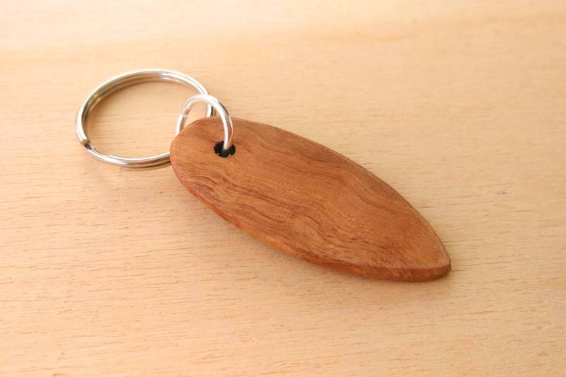 Surfbrett Schlüssel Anhänger, Liebevoll Handgefertigt Aus Holz, Personalisierung Möglich Surfbrett Schlüssel Anhänger, Liebevoll Handgefertigt Aus Holz, Personalisierung Möglich von sumadesignshop