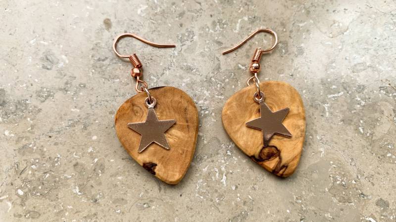 stern Plektrum Ohrring Aus Olivenholz Handgefertigt, Roségold von sumadesignshop