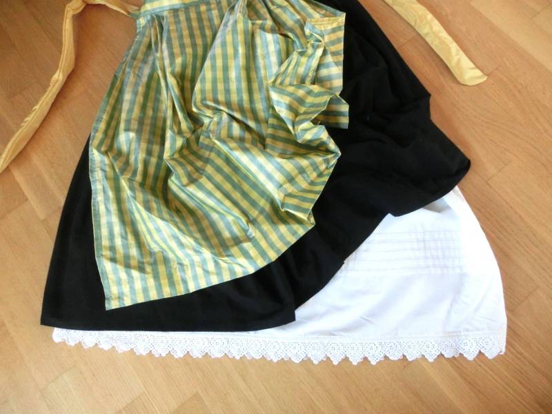 Unterrock, Petticoat Bad Tölz, Weißer Baumwollunterrock Mit Sattel, 5 Schmalen Biesen Und Wundervoller Alter Handfertigter Spitze, Ca. Gr.40 von sumergosum