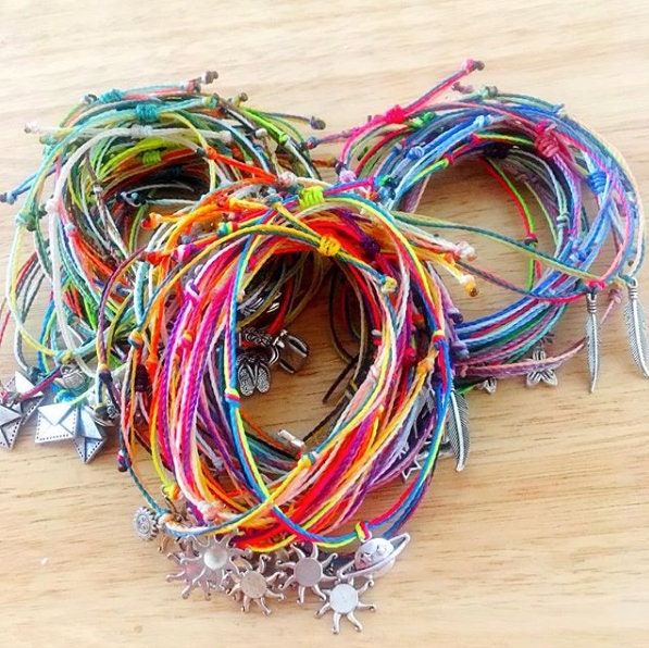 Bulk Wasserdichtes Armband-Bündel - 5, 10, 25 Packungen, Schüttarmbänder, Großhandelsarmbänder, Großhandelsschmuck, Wachskordelarmband von summerstylebracelets