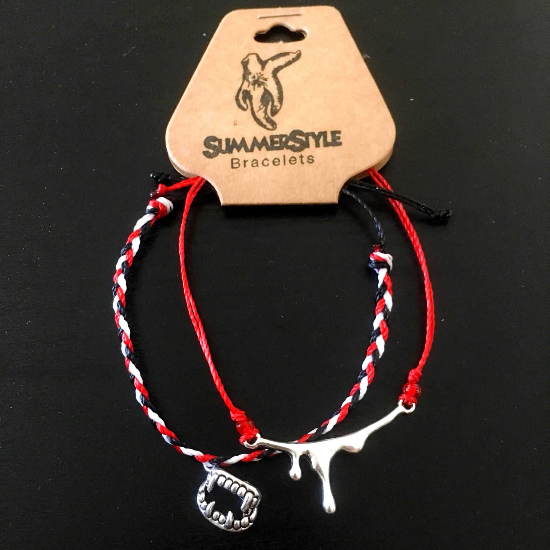 Halloween Blut & Vampirzähne Verstellbares Wasserdichtes Armband-Set, Halloween Schmuck, Wachsschnur Armband, Wasserdichte Schnur Halloween Blut & Vampirzähne Verstellbares Wasserdichtes Armband-Set, Halloween Schmuck, Wachsschnur Armband, Wasserdichte Schnur von summerstylebracelets