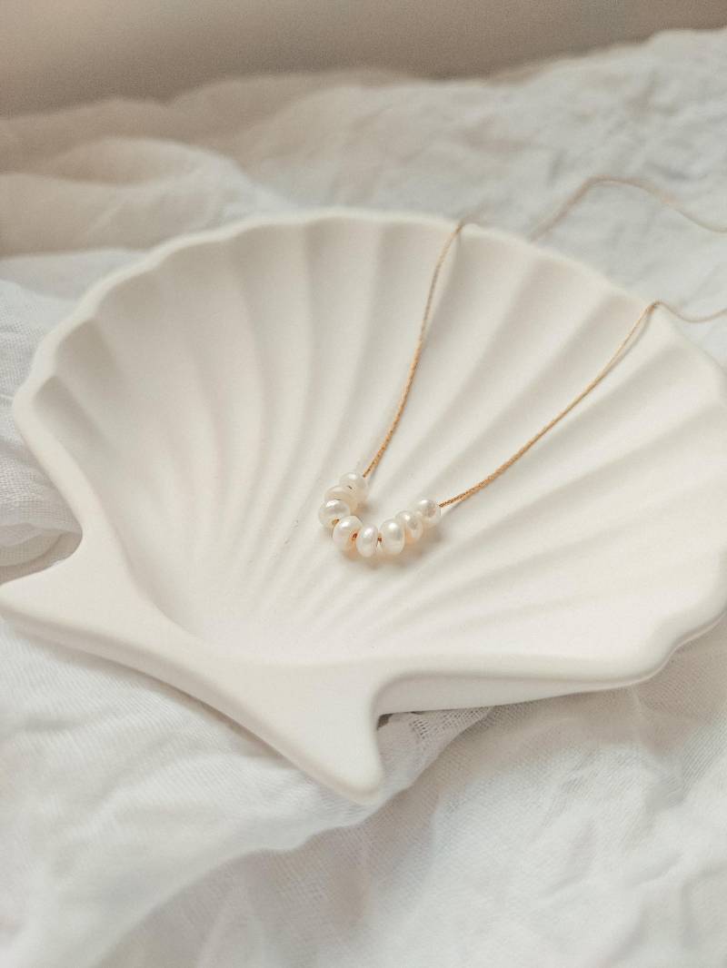 Vivienne Süsswasserperle Halskette 18K Gold Galvanisiert von sunandmoonclaystudio