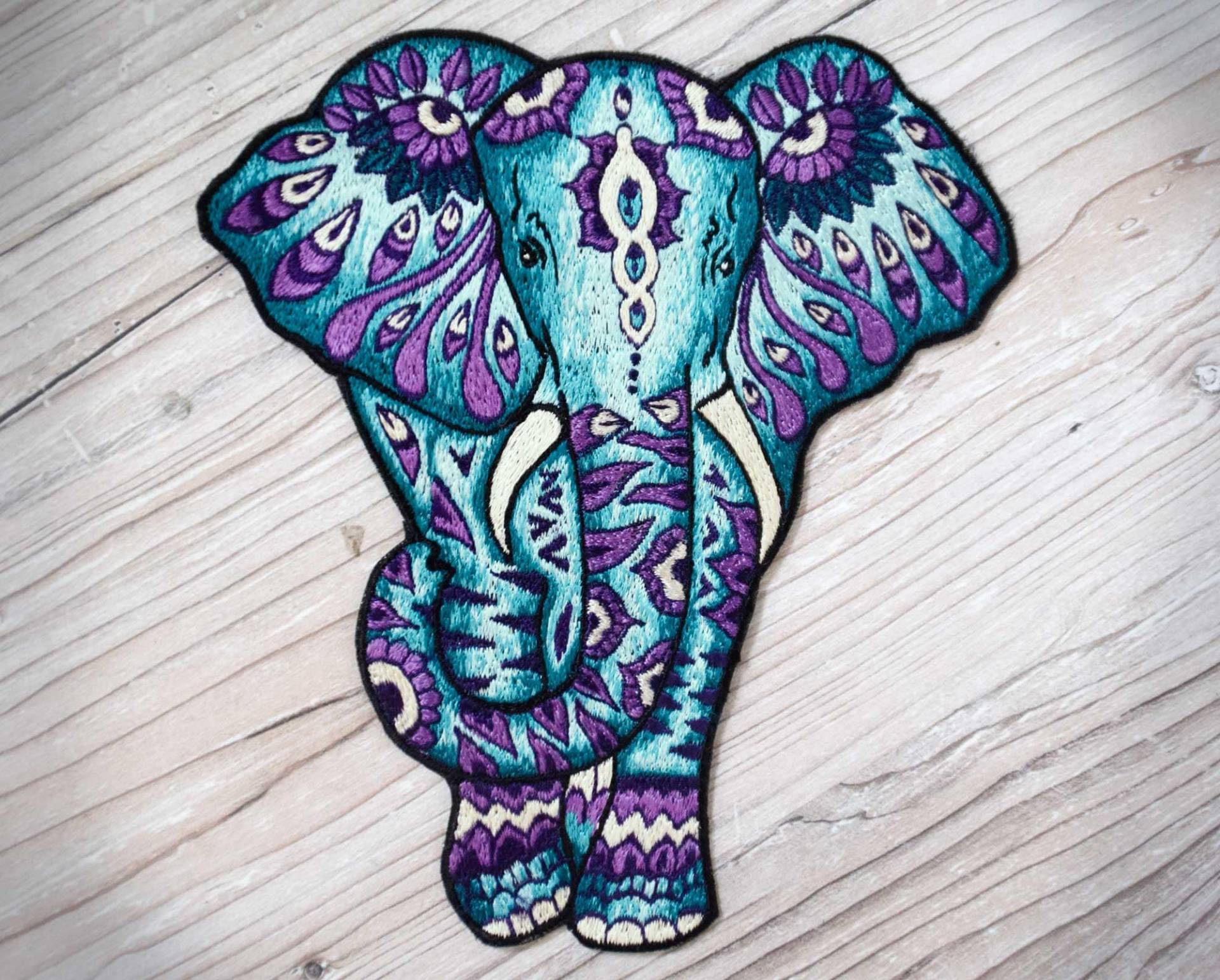 Elefant Aufnäher, Mandala Stickkunst, Handmade With Love, Ohne Computerprogramm, 20 X 18 cm von sunayaCreation