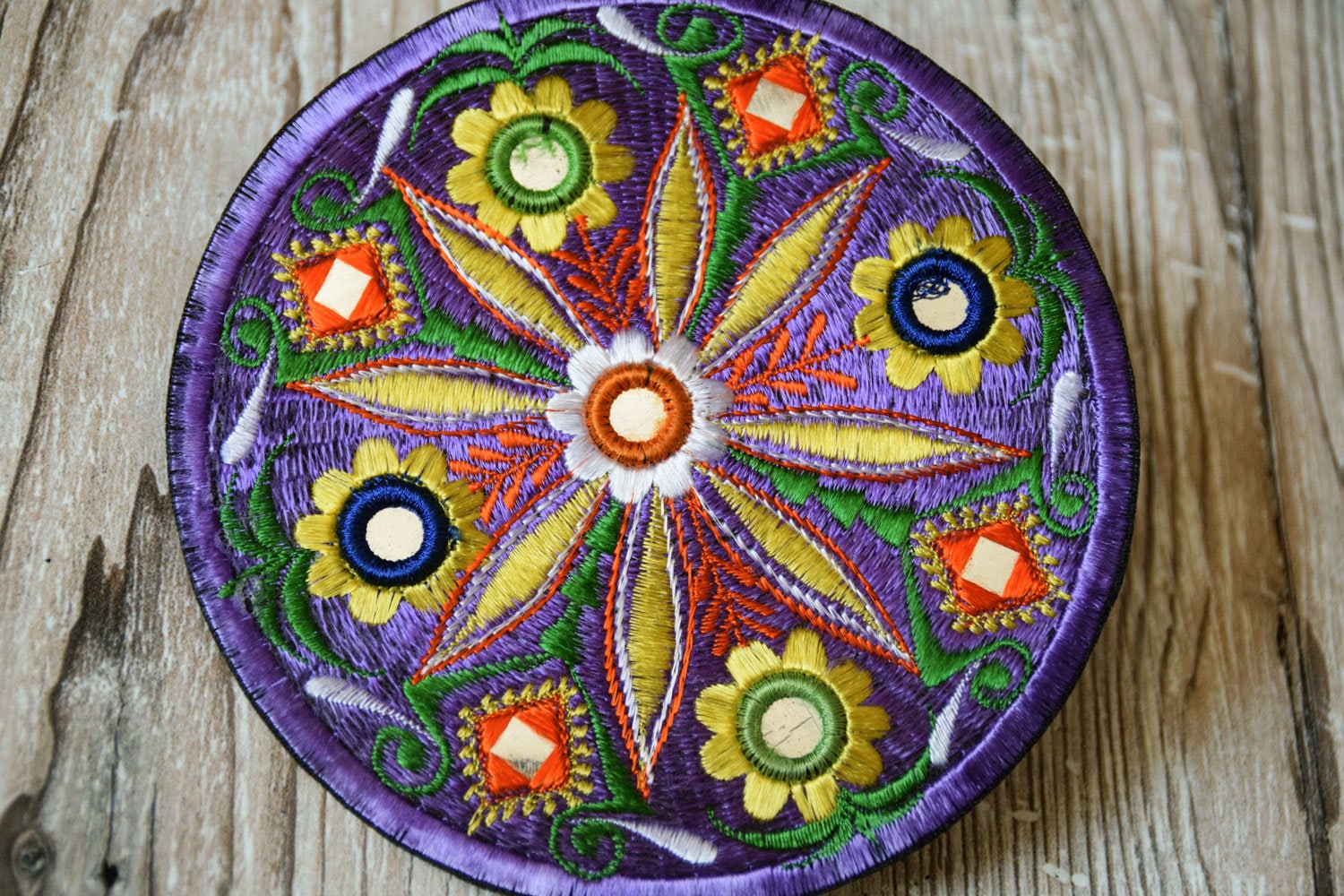 Großer Spiegel Aufnäher, Mandala Blumen Stickerei, Stitchery, Mandala, Applikation, Handmade With Love, 15 cm von sunayaCreation