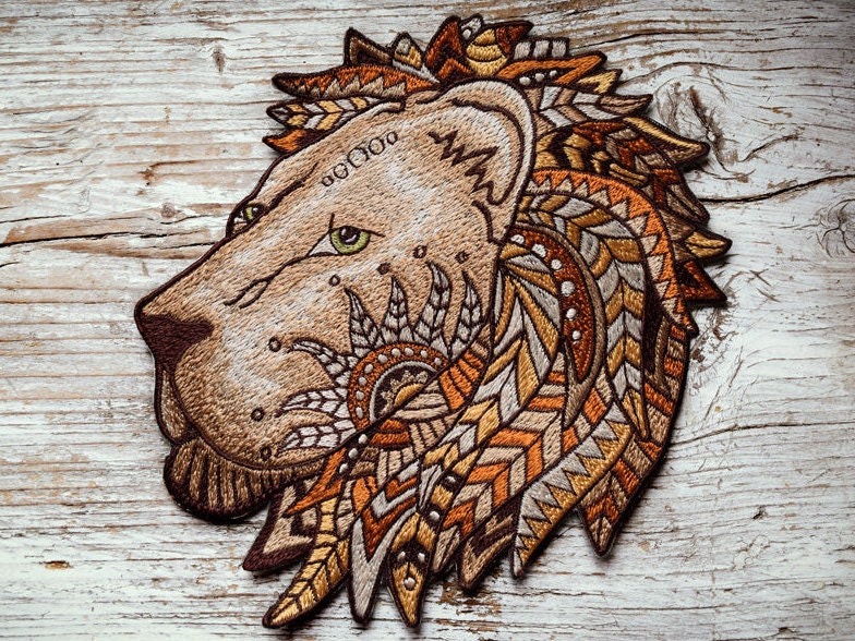 Lion Patch, Handmade Embroidery, Stitchery, Pin, Löwe Aufnäher, Stickerei, Flicken, Handmade With Love, 20 X 18 cm von sunayaCreation