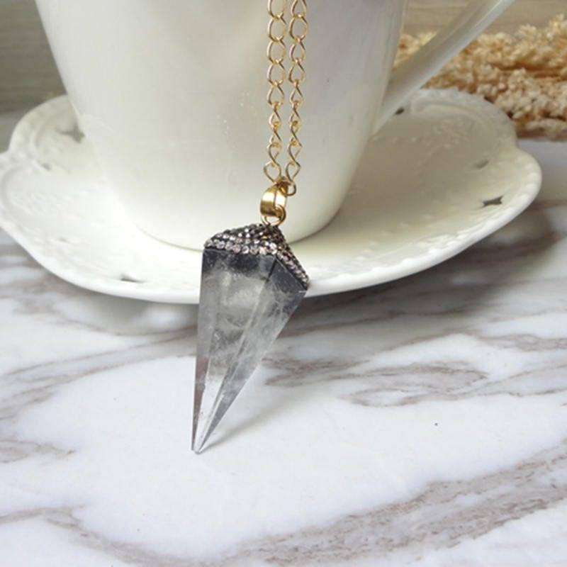 Weißer Löffelstein Kristall Rohedelstein Silber Überzogene Anhänger-Halskette 1127 von sunnylianghandmade