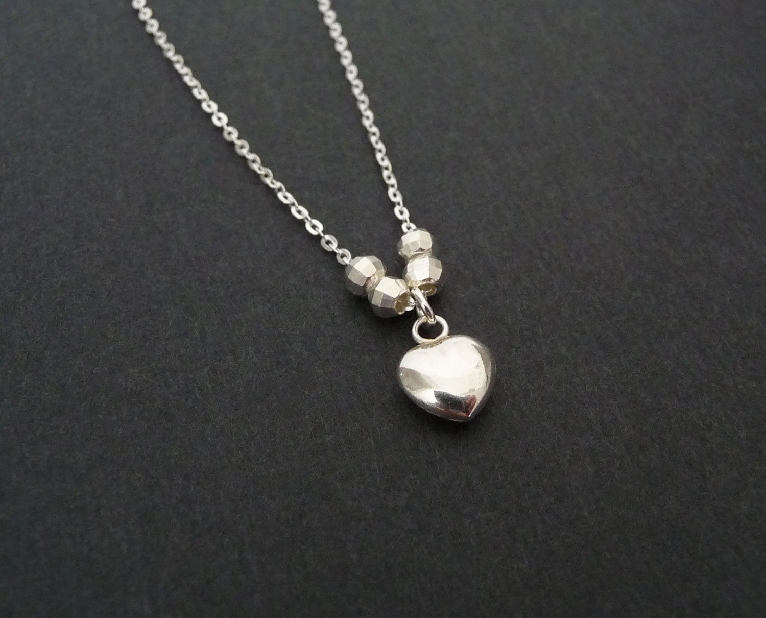 Winziger Herz Charm Halskette, Sterling Silber Anhänger Zierliche Layering Geschenk Für Sie von sunnymarigold