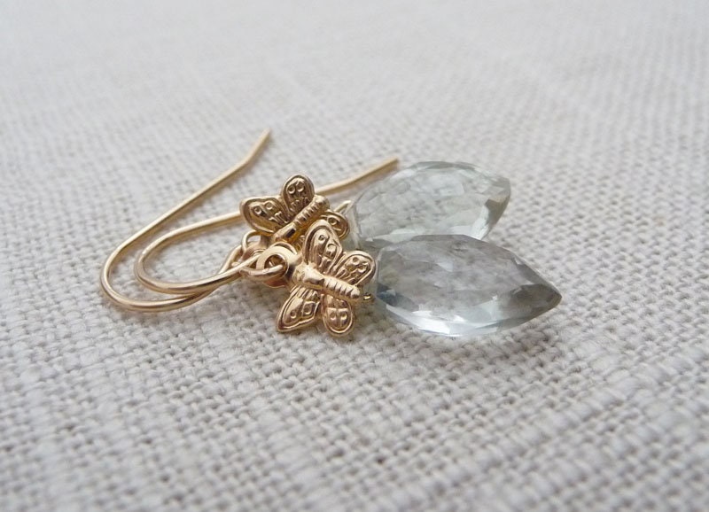 Zierliche Grüne Amethyst Schmetterling Charm Ohrringe, Edelstein Gold Filled Ohrringe Zierliche Grüne Amethyst Schmetterling Charm Ohrringe, Edelstein Gold Filled Ohrringe von sunnymarigold