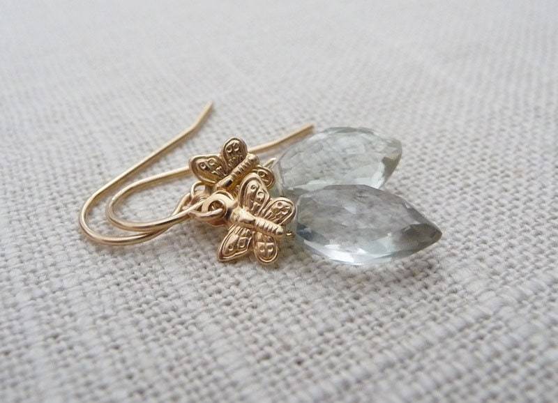 Zierliche Grüne Amethyst Schmetterling Charm Ohrringe, Edelstein Gold Filled Ohrringe Zierliche Grüne Amethyst Schmetterling Charm Ohrringe, Edelstein Gold Filled Ohrringe von sunnymarigold