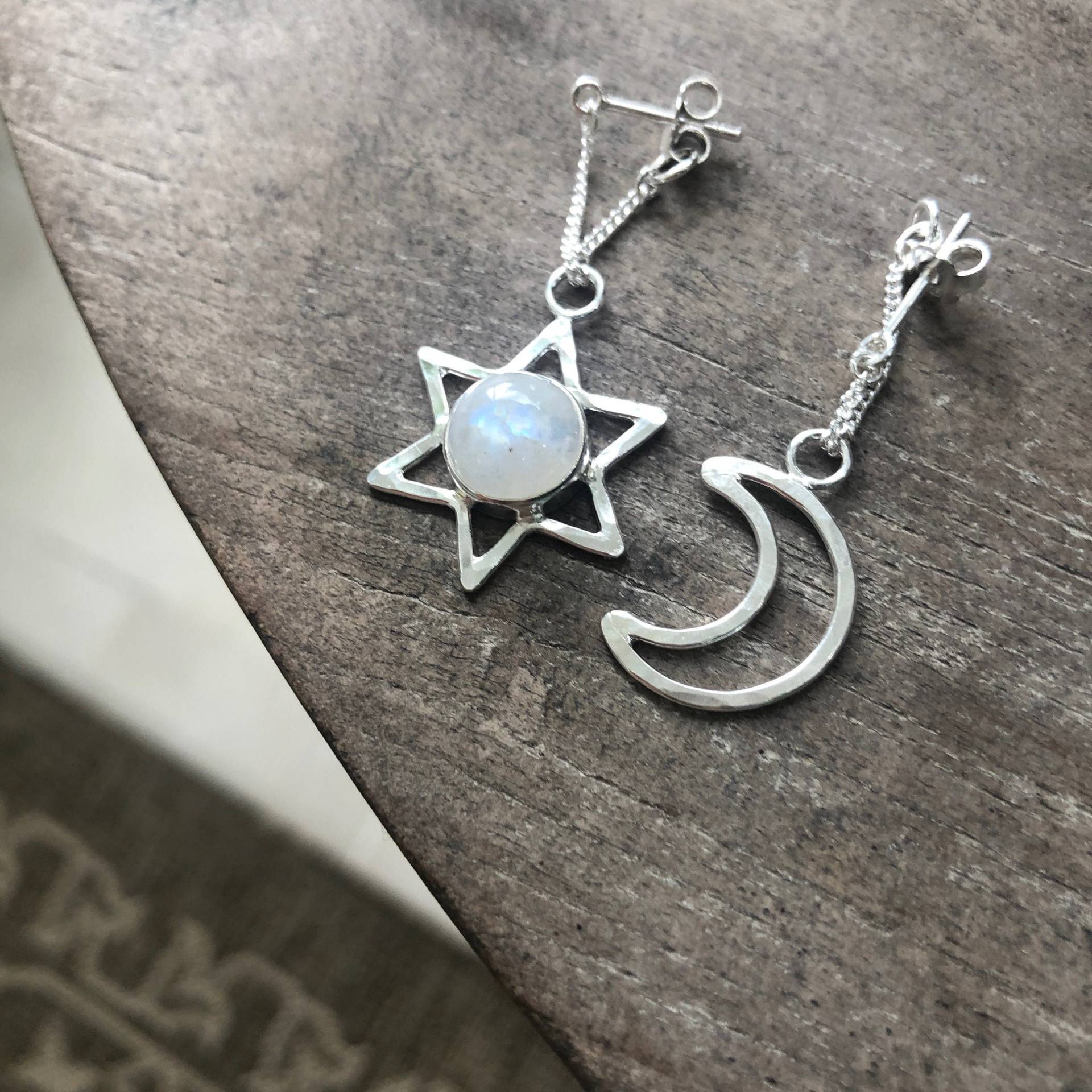 Stern Und Mond Kette Sterling Silber Regenbogen Mondstein Baumeln Ohrstecker, Sonne Mismatch Ohrringe, Juni Geburtsstein Stern Und Mond Kette Sterling Silber Regenbogen Mondstein Baumeln Ohrstecker, Sonne Mismatch Ohrringe, Juni Geburtsstein von sunsarajewellery
