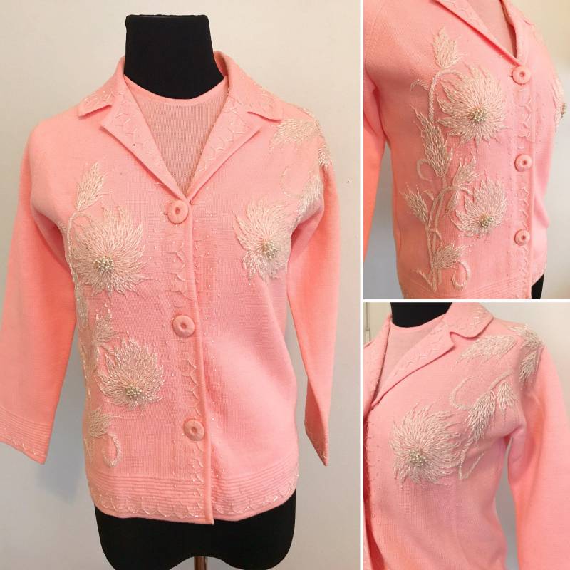 Vintage 1960Er Rosa Perlenwolle Jacke Und Passendes Top - Perlenjacke Jahre Damenanzug Set von superfunvtg