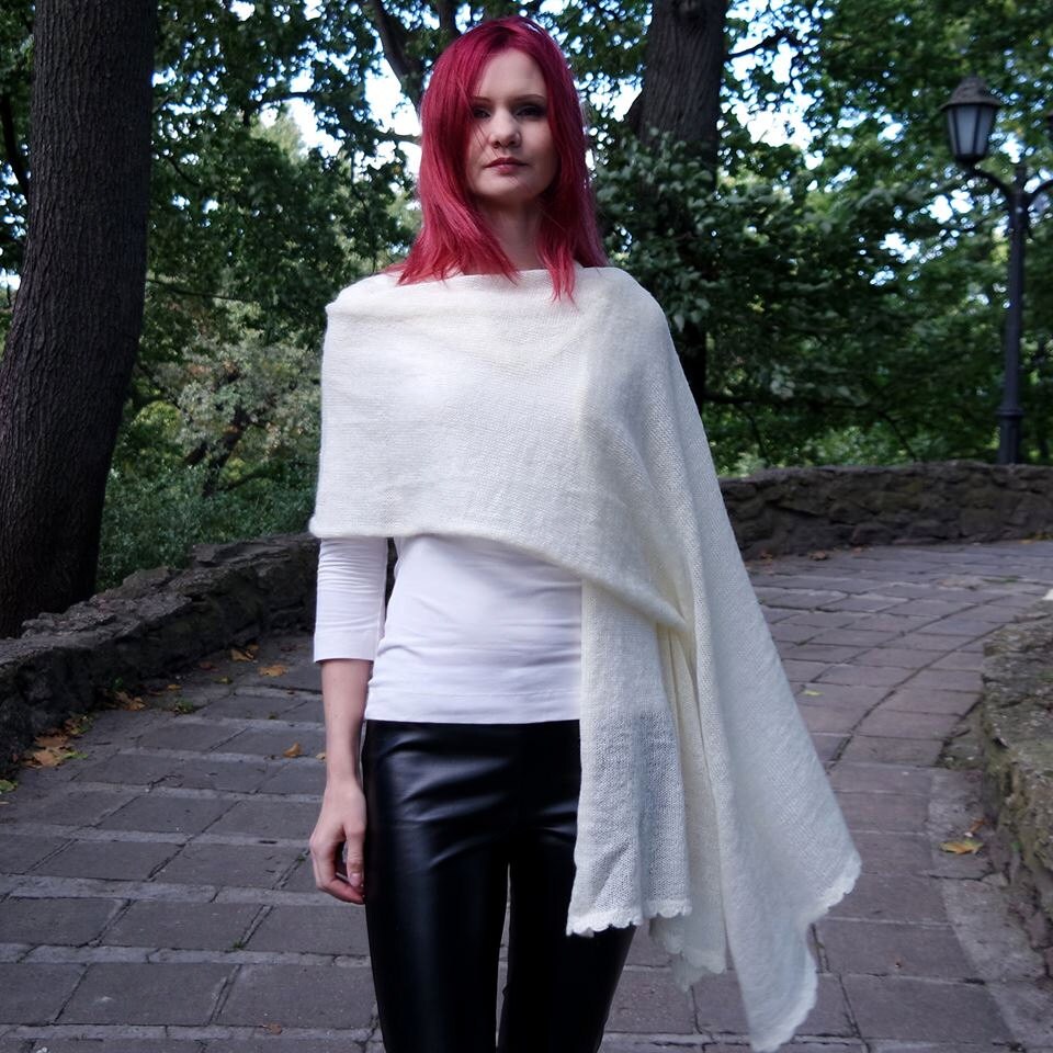 Weißer Brautschal Aus Mohair Strick-Hochzeits-Schal-Wickel von supersoftknits