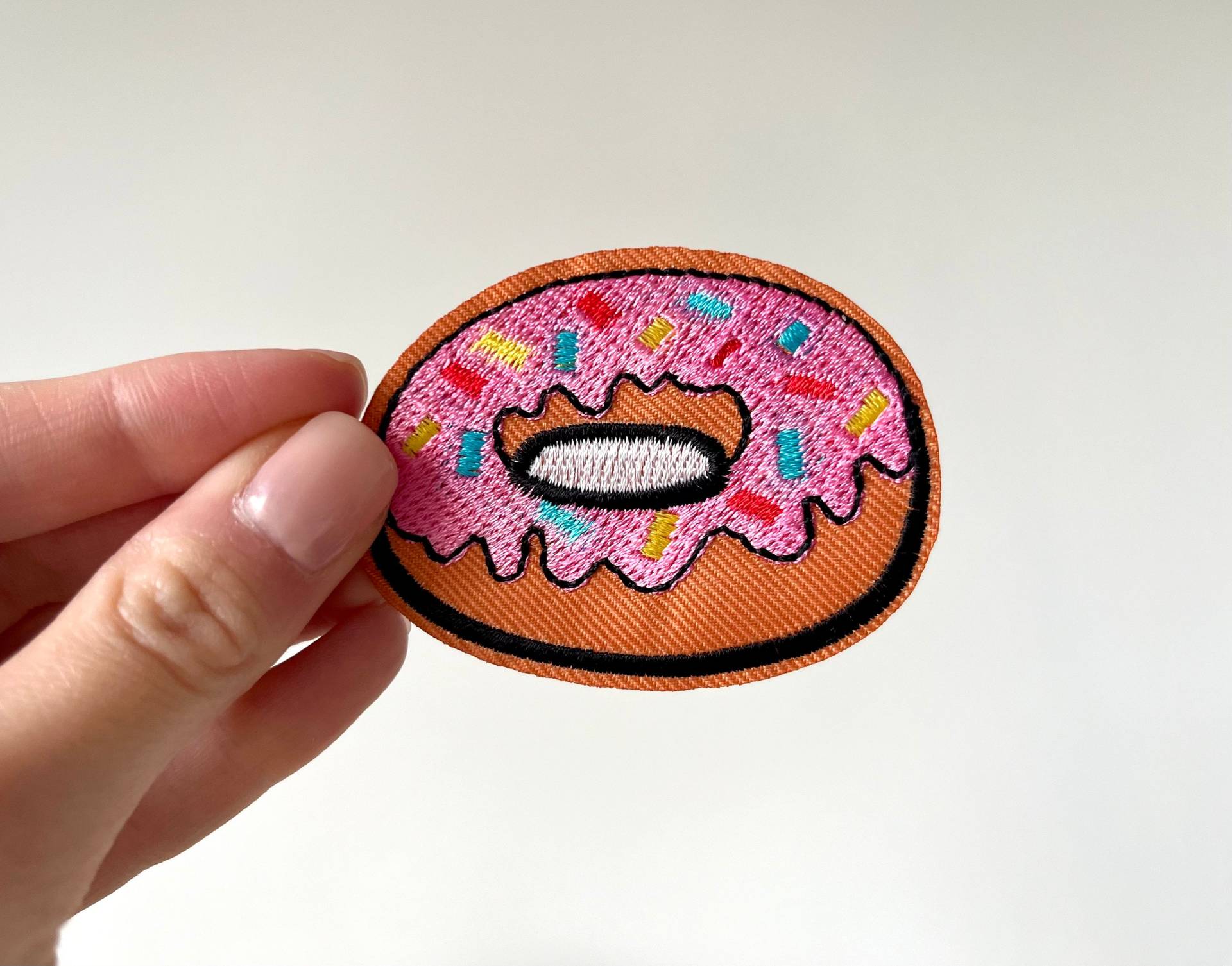 Donut-Patches || Donut, Kuchen, Feinschmecker-Patch Gestickter Aufnäher Zum Aufbügeln/Aufnähen Einzigartig, Bunt Lustige Kinder-Aufnäher Geschenk von suppliesbythesea