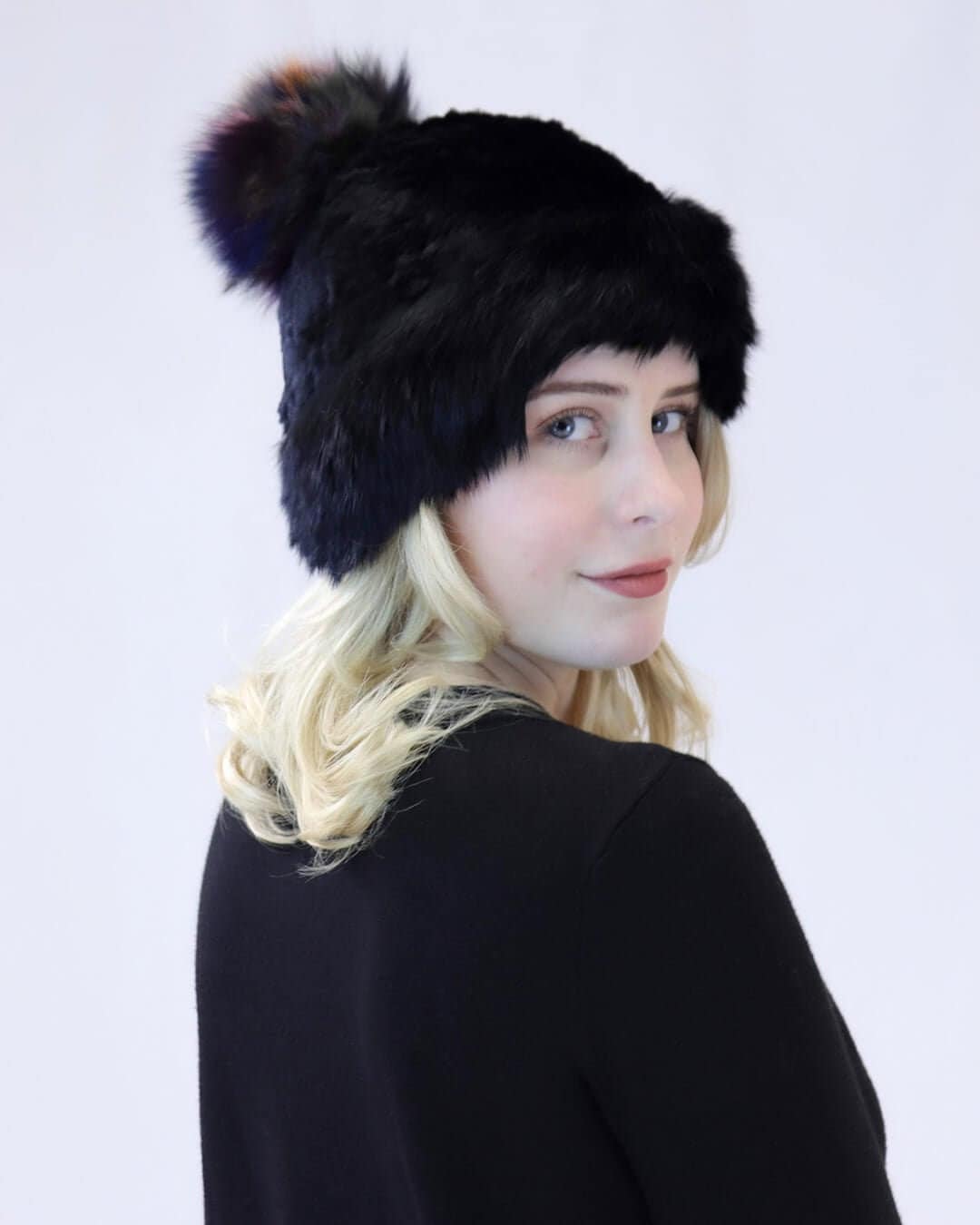 Hasenfell Wintermütze Mit Fuchs Pom - Pompom Beanie Damen Wintermode Warmes Elegantes Luxus Geschenk Kaltes Wetter Schwarz Multi von surellaccessories