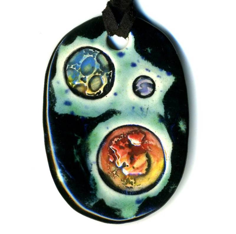 Planeten Im Weltraum Keramik Halskette in Schwarz Und Blau von surly