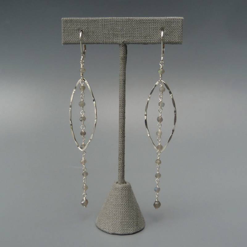 Labradorit Ohrringe, Silber Kronleuchter Edelstein Tropfen, Labradorit, Linear Geschenk Für Sie von suzannenoeldesigns