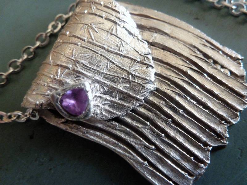 Bamboo Wave Necklace Ist Mein 999Er Feinsilber Anhänger, Strukturiert Und Gefaltet Oxidiert Von Einer Alexandrit Billion Gezstiftet. Elegante Laune von swagbagsplus