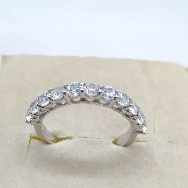 14K Weißgold Über Sterlingsilber Runde D/Vvs1 Moissanite Diamant Halbe Eternity Band | Stapelbarer Ehering von swaraecom