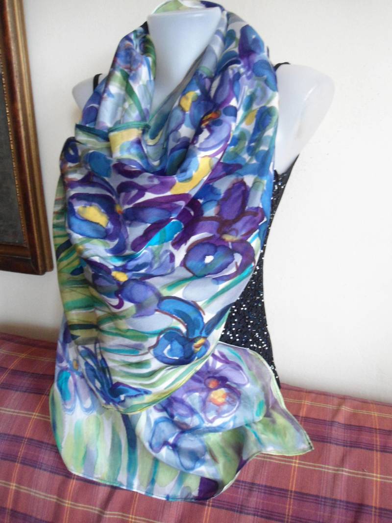 Irises - Seidenschal, Handgemacht, 170 X 45 cm Made To Order Irises - Seidenschal, Handgemacht, 170 X 45 cm Made To Order von sweepsilk