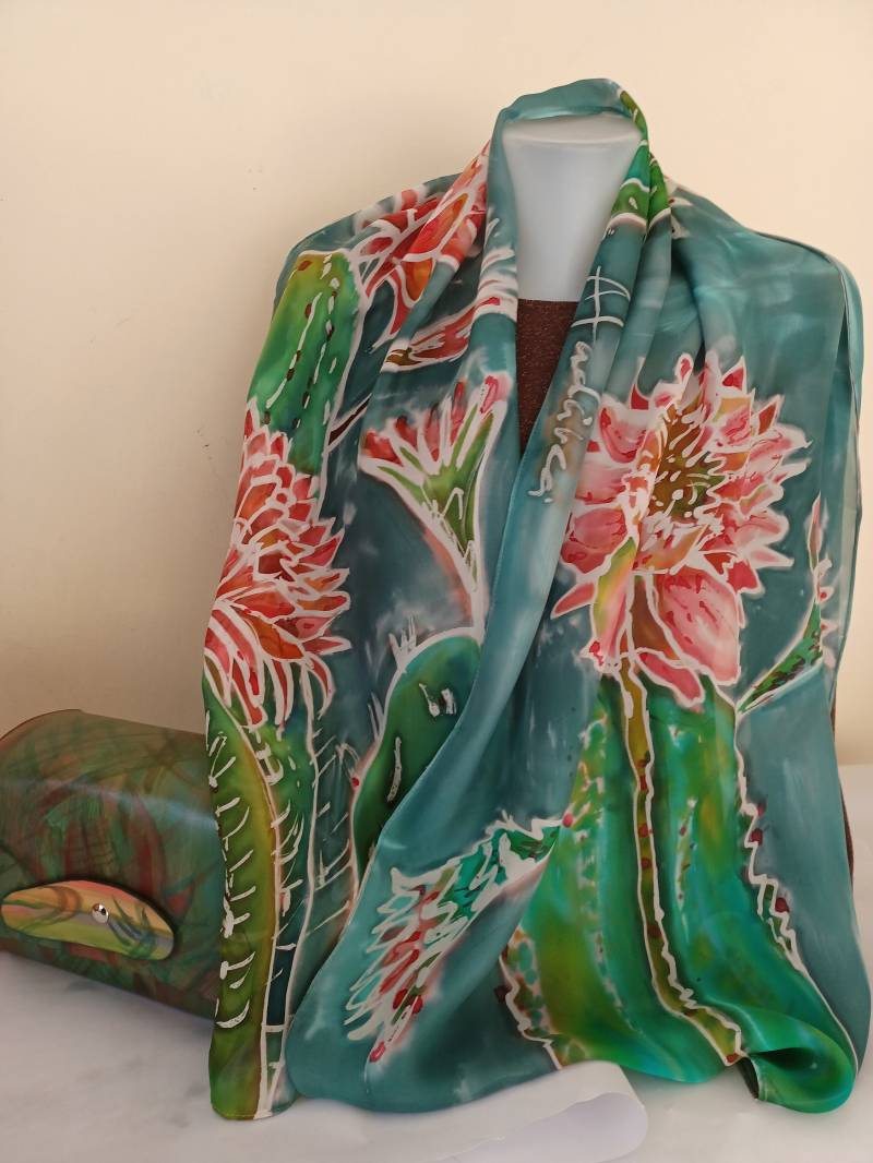 Maßanfertigung - Transparenter Seidenschal Handbemalt Mit Kakteen, Blühender Kaktus 170x 39 cm von sweepsilk
