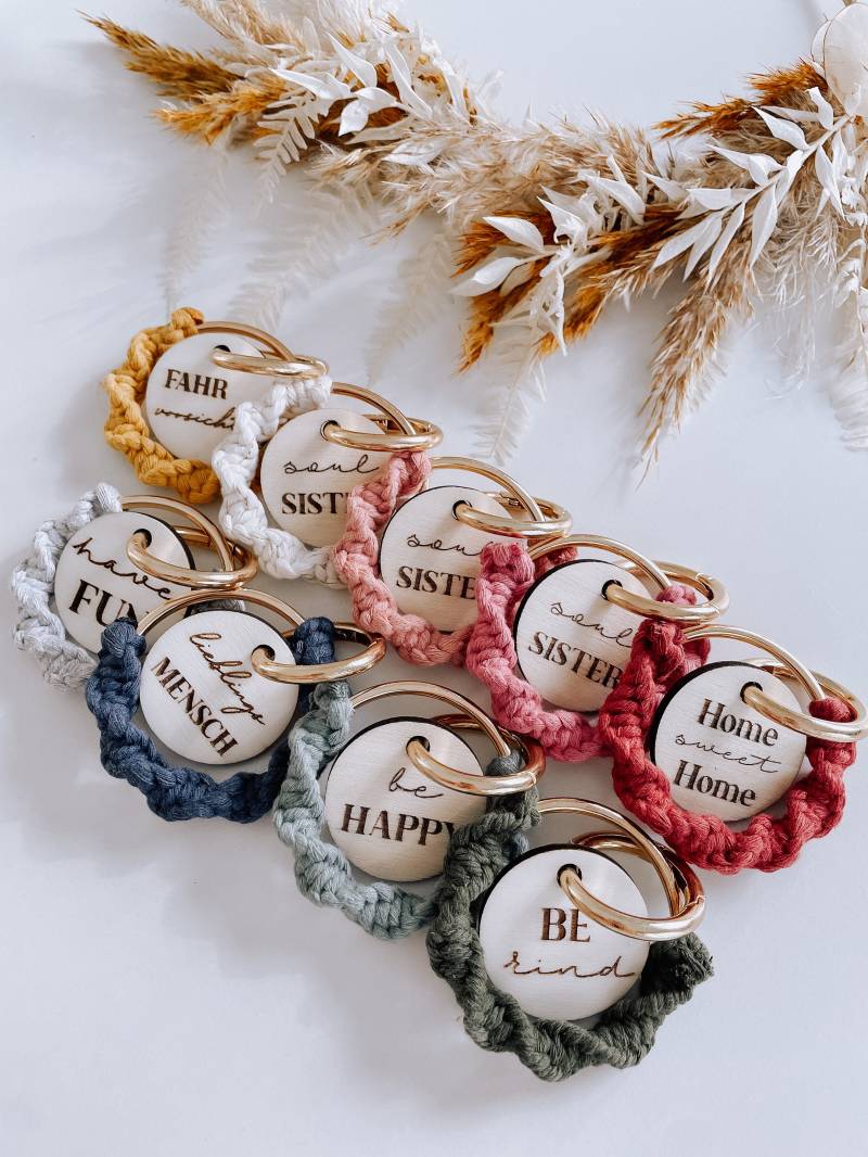 Makramee Schlüsselanhänger | Schlüsselring Anhänger Holz Zum Einzug Kleinigkeit 011 von sweetSideUP