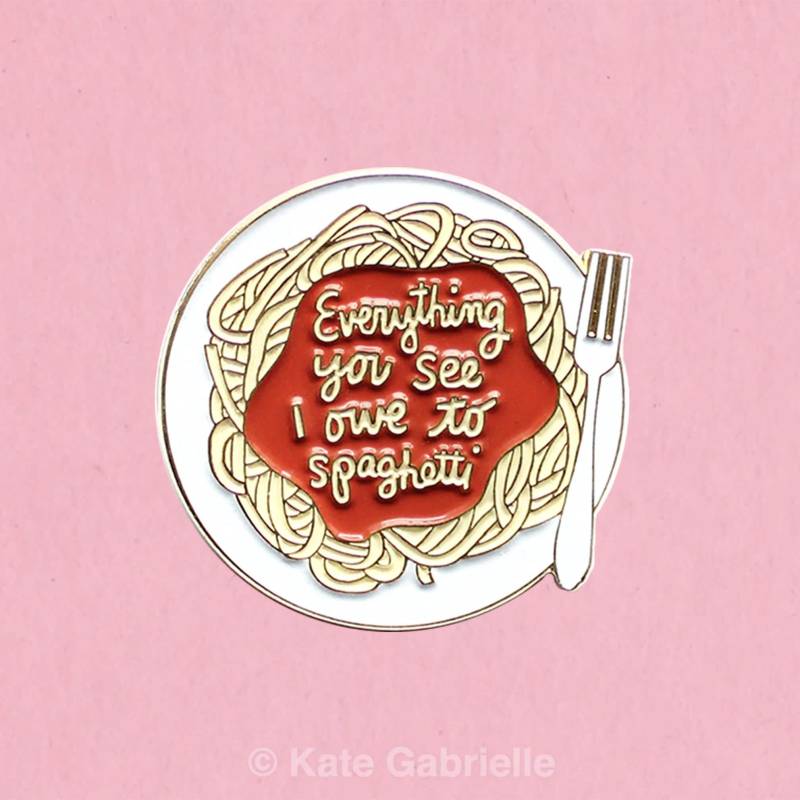 Alles, Was Du Siehst, Verdanke Ich Der Spaghetti Emaille Anstecknadel von sweetandlovely