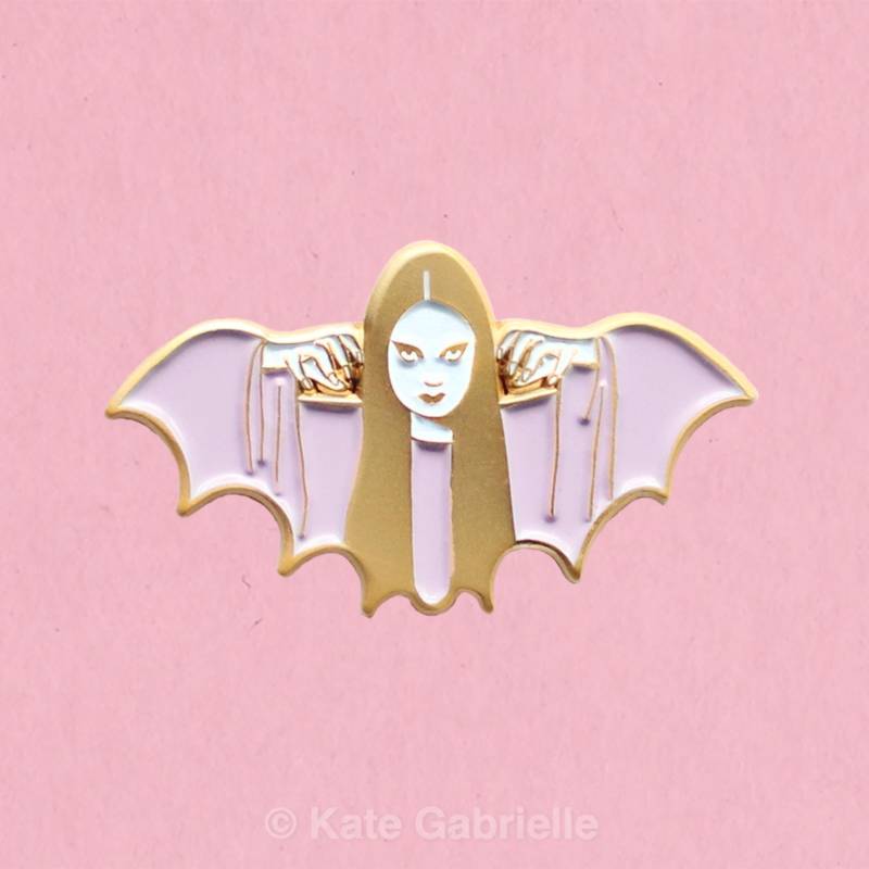 Mark Of The Vampire Luna Anstecknadel Aus Pastellfarbener Halloween-Emaille von sweetandlovely