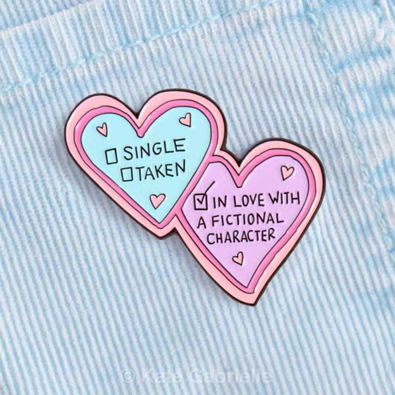 Verliebt in Eine Kunstfigur Anstecknadel Aus Emaille von sweetandlovely