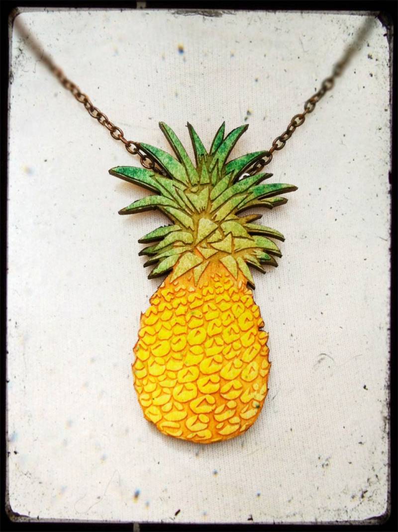 Große Hölzerne Ananas-Halskette Große Hölzerne Ananas-Halskette von sweetsirendesigns