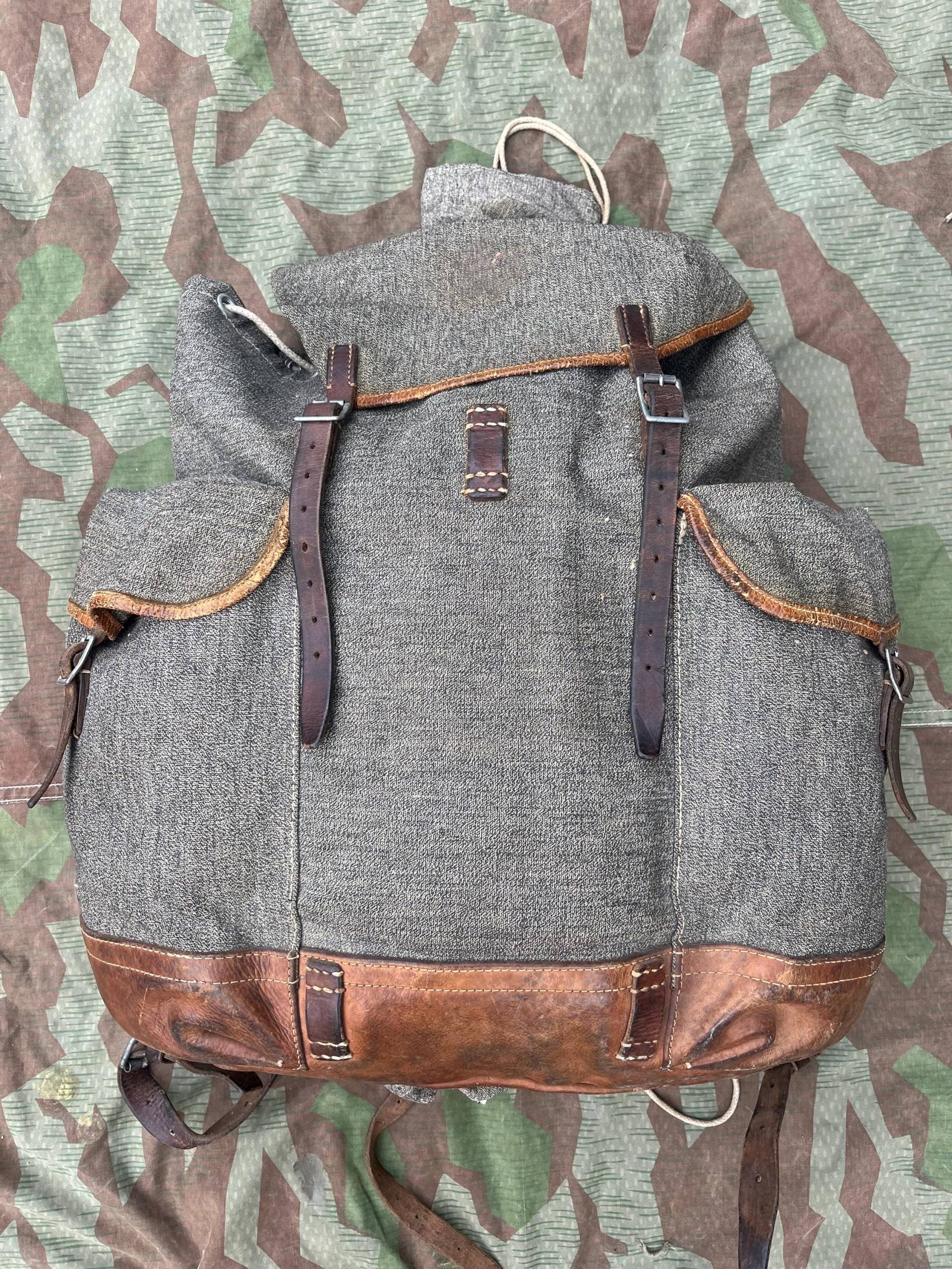 Rucksack Der Schweizer Armee Aus Dem Zweiten Weltkrieg, Gebirgsjäger, Infanteriesoldat, Salz-Pfeffer-Rucksack von swissarmymilitaria