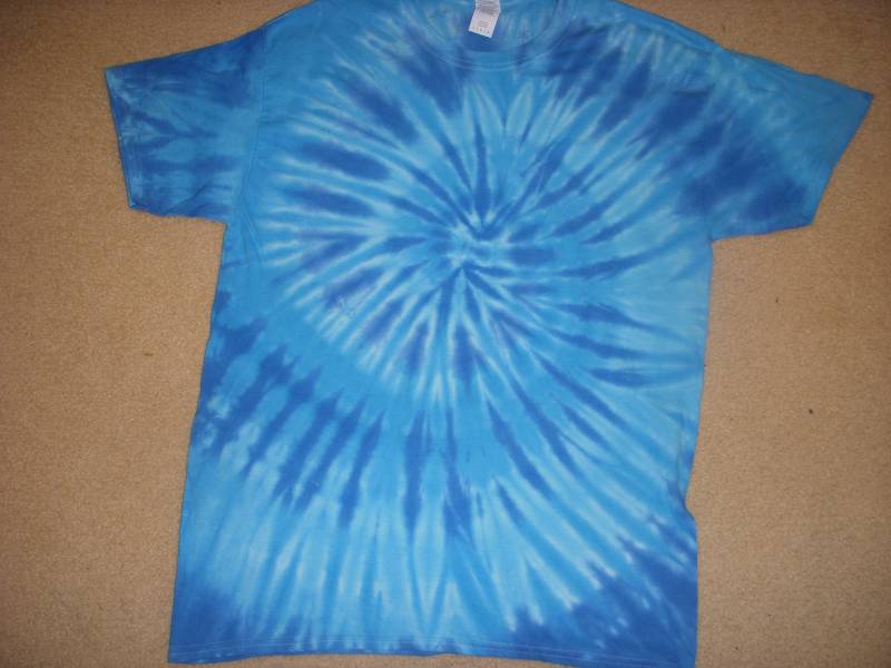 L Krawatte Farbstoff T-Shirt, Schattierungen Von Blau, Große L Krawatte Farbstoff T-Shirt, Schattierungen Von Blau, Große von syllishirts