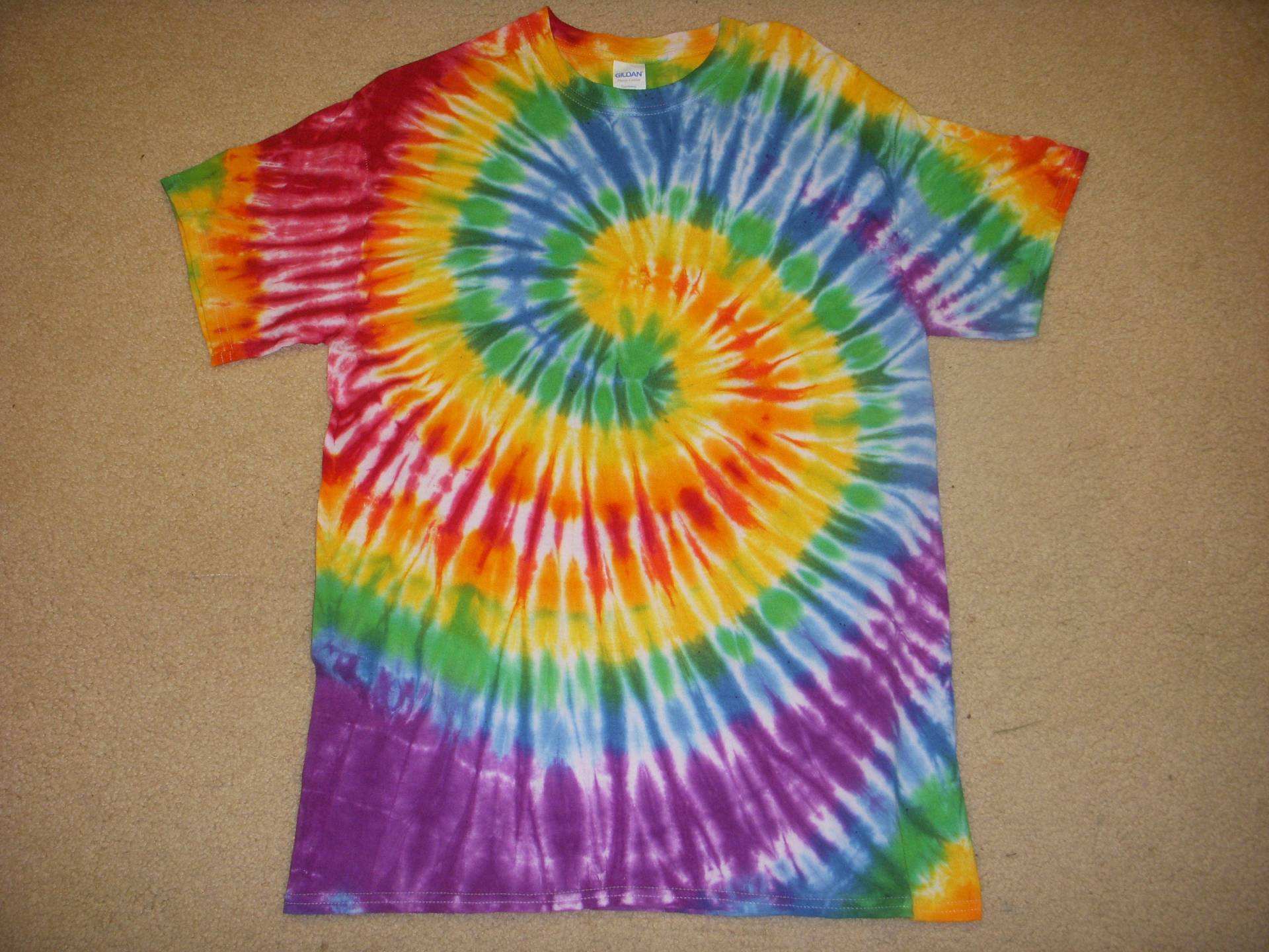 M-Krawatte-Farbstoff-T-Shirt, Yin-Yang-Regenbogen, Medium M-Krawatte-Farbstoff-T-Shirt, Yin-Yang-Regenbogen, Medium von syllishirts