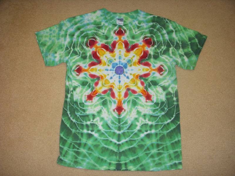 M Tie Dye-T-Shirt, Grün Mandala Design, Medium M Tie Dye-T-Shirt, Grün Mandala Design, Medium von syllishirts