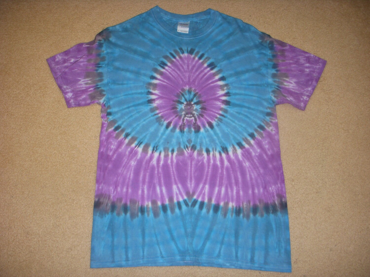 M Tie Dye Tshirt, Blau Graue Spinne Design, Medium M Tie Dye Tshirt, Blau Graue Spinne Design, Medium von syllishirts